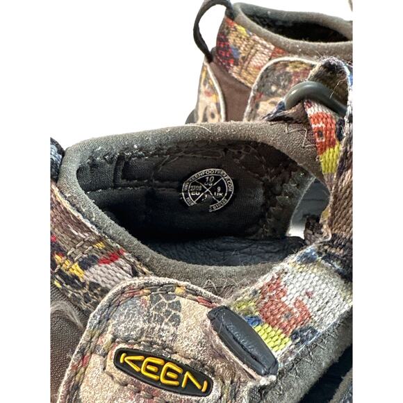 Keen Children's Camo washable sandals Kids 10 Preowned - Picture 4 of 5